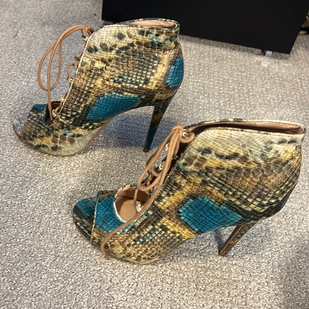 LOVIN’ ZIGI SOHO SNAKE PRINT BOOTIES